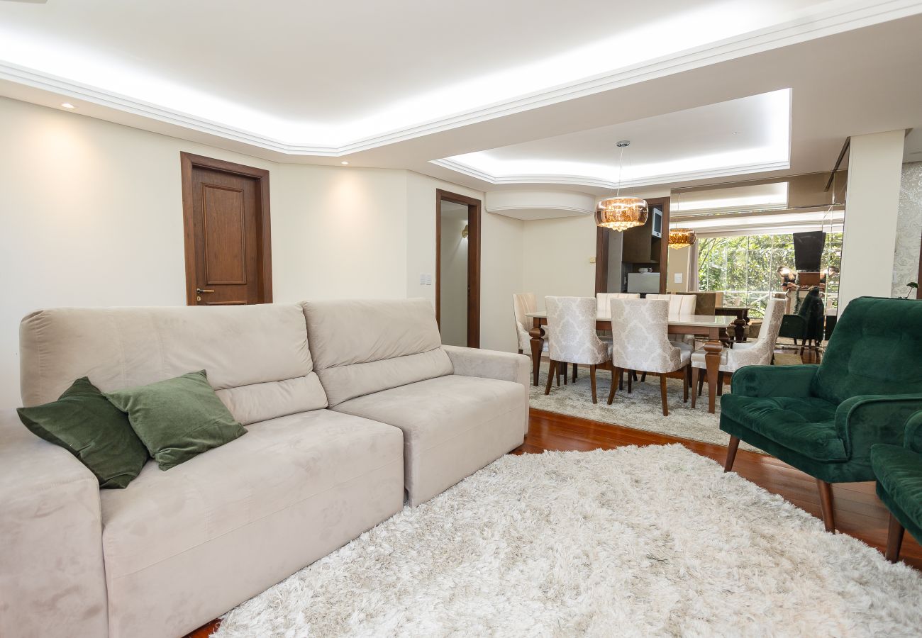 Apartamento em Gramado - Amplo AP térreo 4 suítes a 600m da Rua Coberta