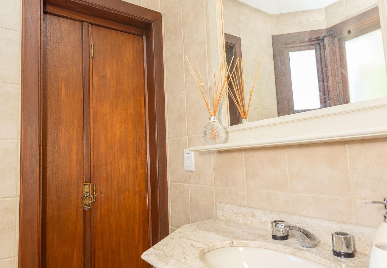 Apartamento em Gramado - Amplo AP térreo 4 suítes a 600m da Rua Coberta