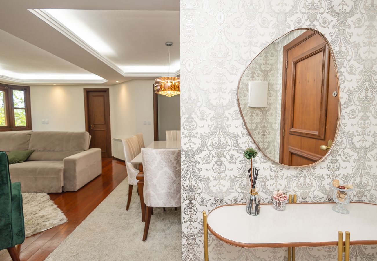 Apartamento em Gramado - Amplo AP térreo 4 suítes a 600m da Rua Coberta