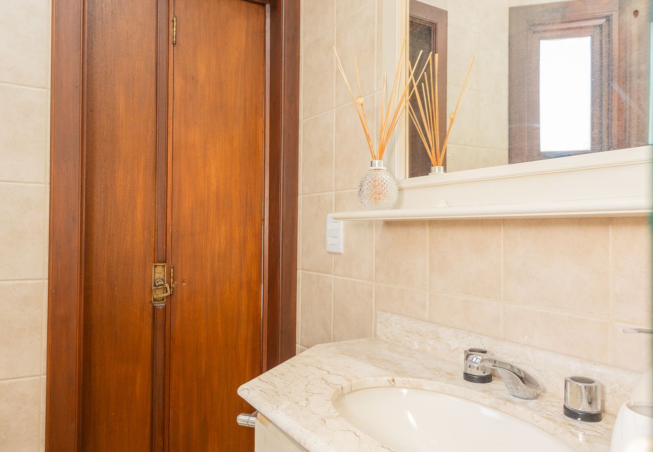 Apartamento em Gramado - Amplo AP térreo 4 suítes a 600m da Rua Coberta