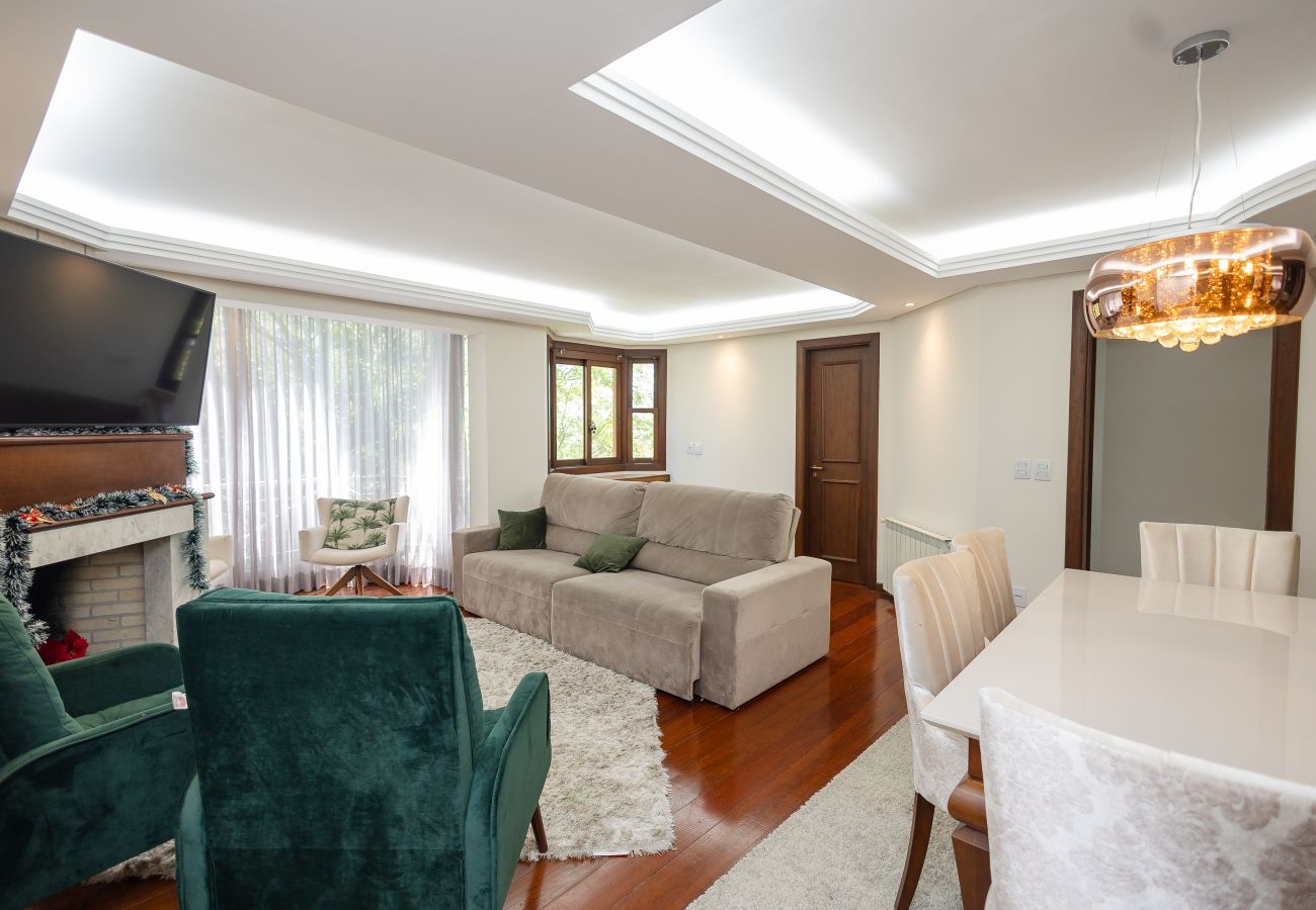 Apartamento em Gramado - Amplo AP térreo 4 suítes a 600m da Rua Coberta