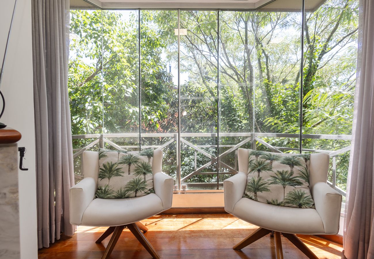 Apartamento em Gramado - Amplo AP térreo 4 suítes a 600m da Rua Coberta