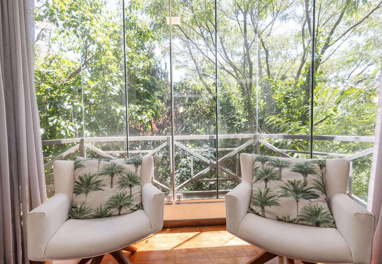 Apartamento em Gramado - Amplo AP térreo 4 suítes a 600m da Rua Coberta