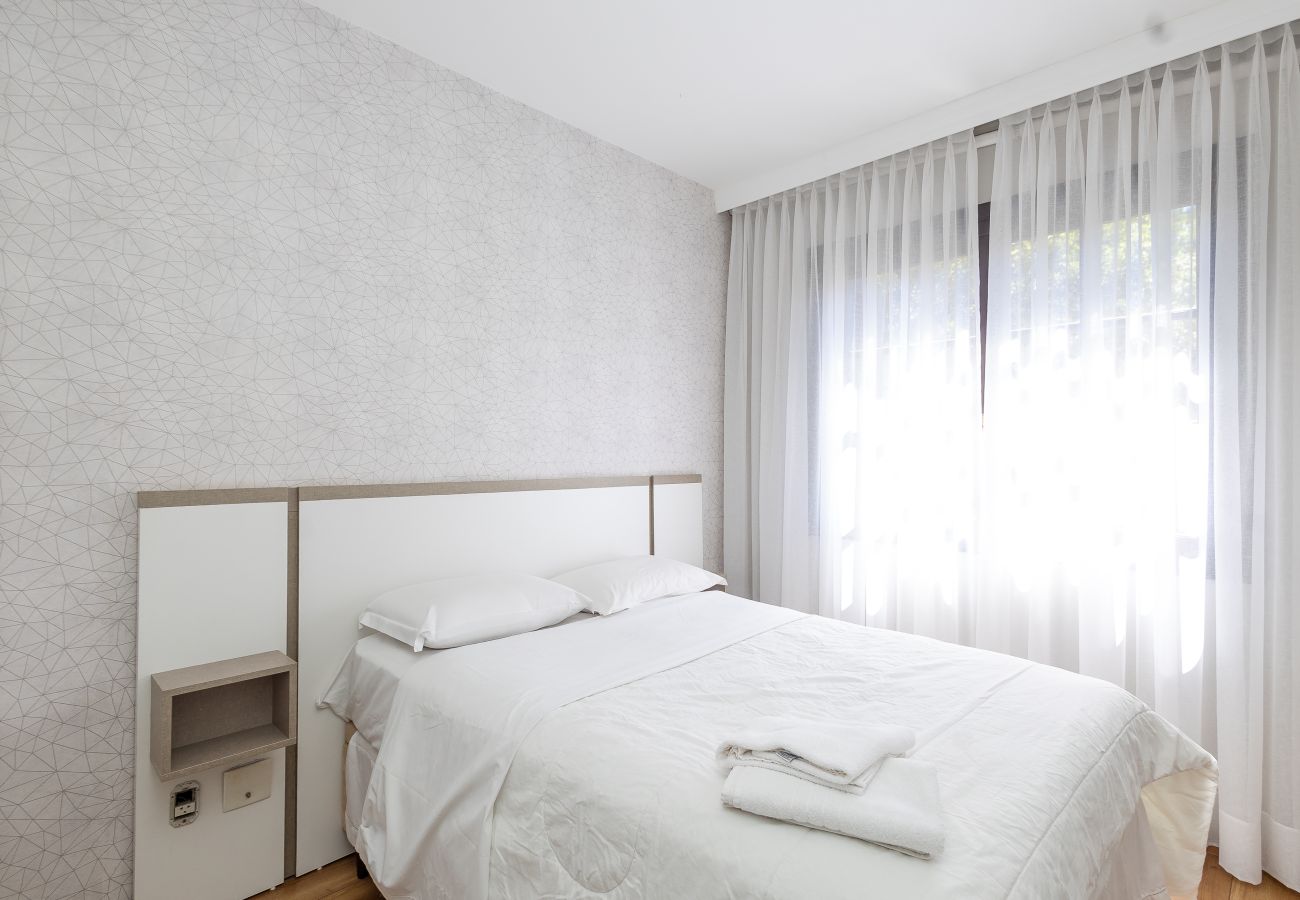 Apartamento em Gramado - Ap 2 quartos (1 suite com banheira) a 1km da R Coberta