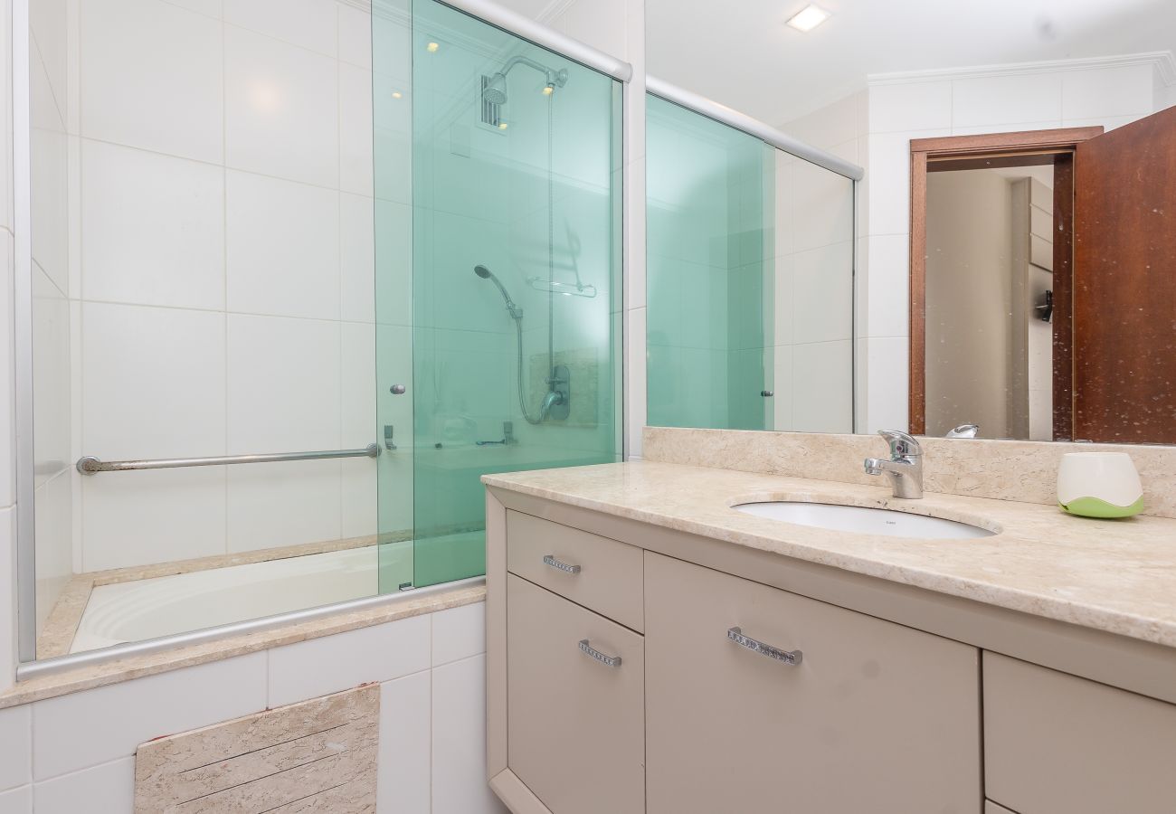 Apartamento em Gramado - Ap 2 quartos (1 suite com banheira) a 1km da R Coberta