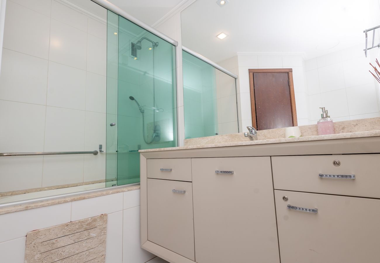 Apartamento em Gramado - Ap 2 quartos (1 suite com banheira) a 1km da R Coberta