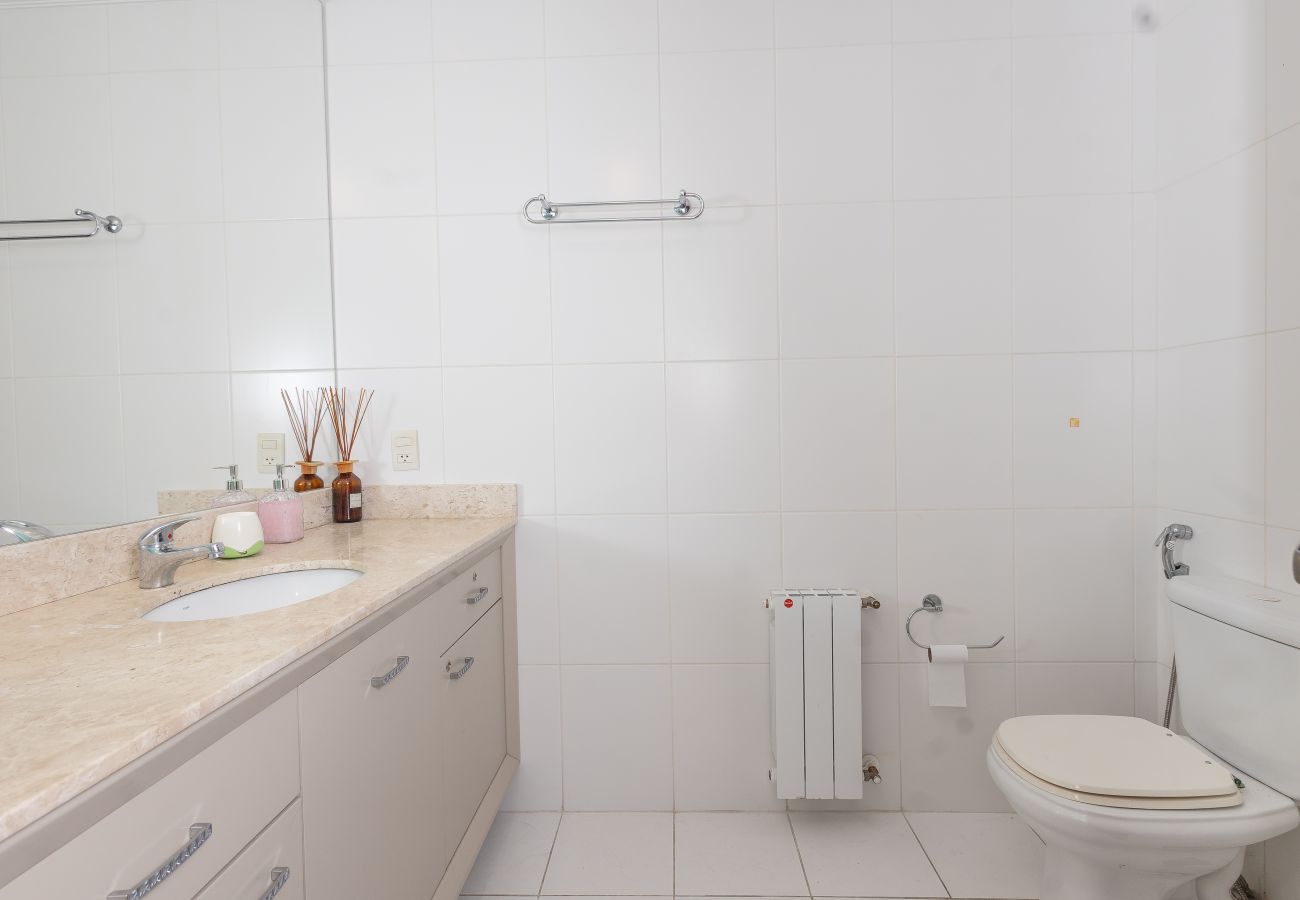 Apartamento em Gramado - Ap 2 quartos (1 suite com banheira) a 1km da R Coberta