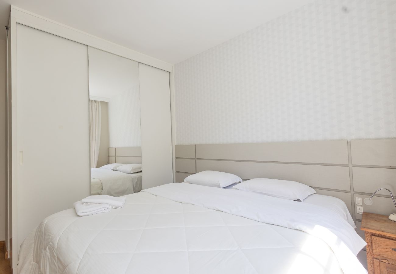 Apartamento em Gramado - Ap 2 quartos (1 suite com banheira) a 1km da R Coberta