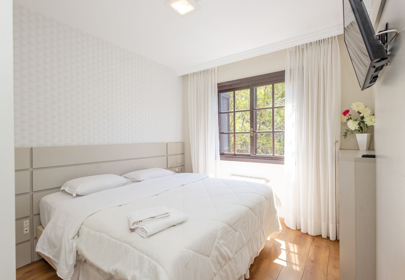 Apartamento em Gramado - Ap 2 quartos (1 suite com banheira) a 1km da R Coberta