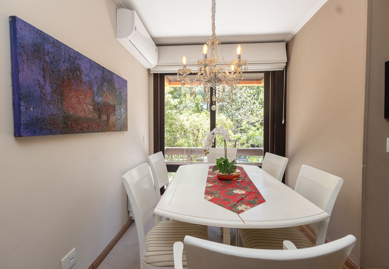 Apartamento em Gramado - Ap 2 quartos (1 suite com banheira) a 1km da R Coberta