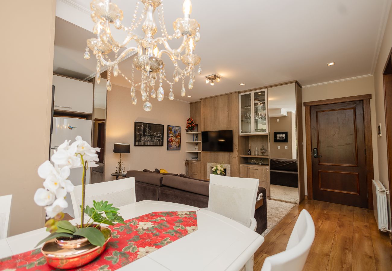 Apartamento em Gramado - Ap 2 quartos (1 suite com banheira) a 1km da R Coberta