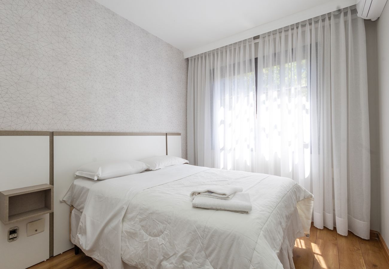 Apartamento em Gramado - Ap 2 quartos (1 suite com banheira) a 1km da R Coberta