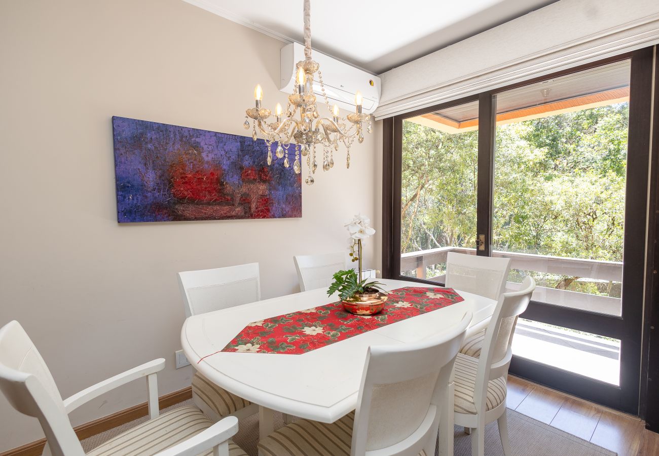 Apartamento em Gramado - Ap 2 quartos (1 suite com banheira) a 1km da R Coberta