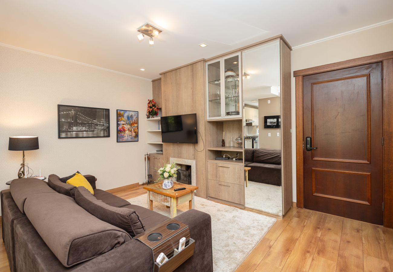 Apartamento em Gramado - Ap 2 quartos (1 suite com banheira) a 1km da R Coberta