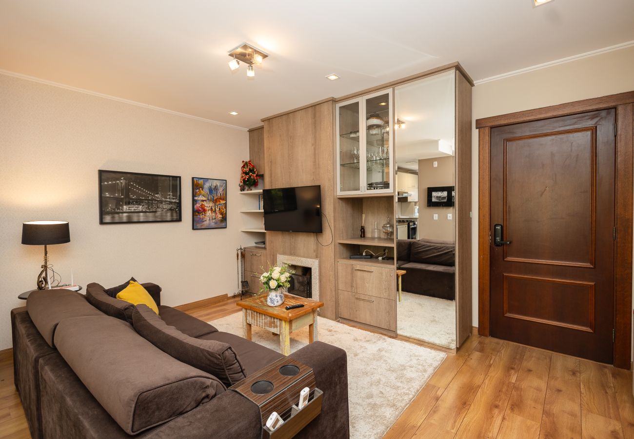 Apartamento em Gramado - Ap 2 quartos (1 suite com banheira) a 1km da R Coberta