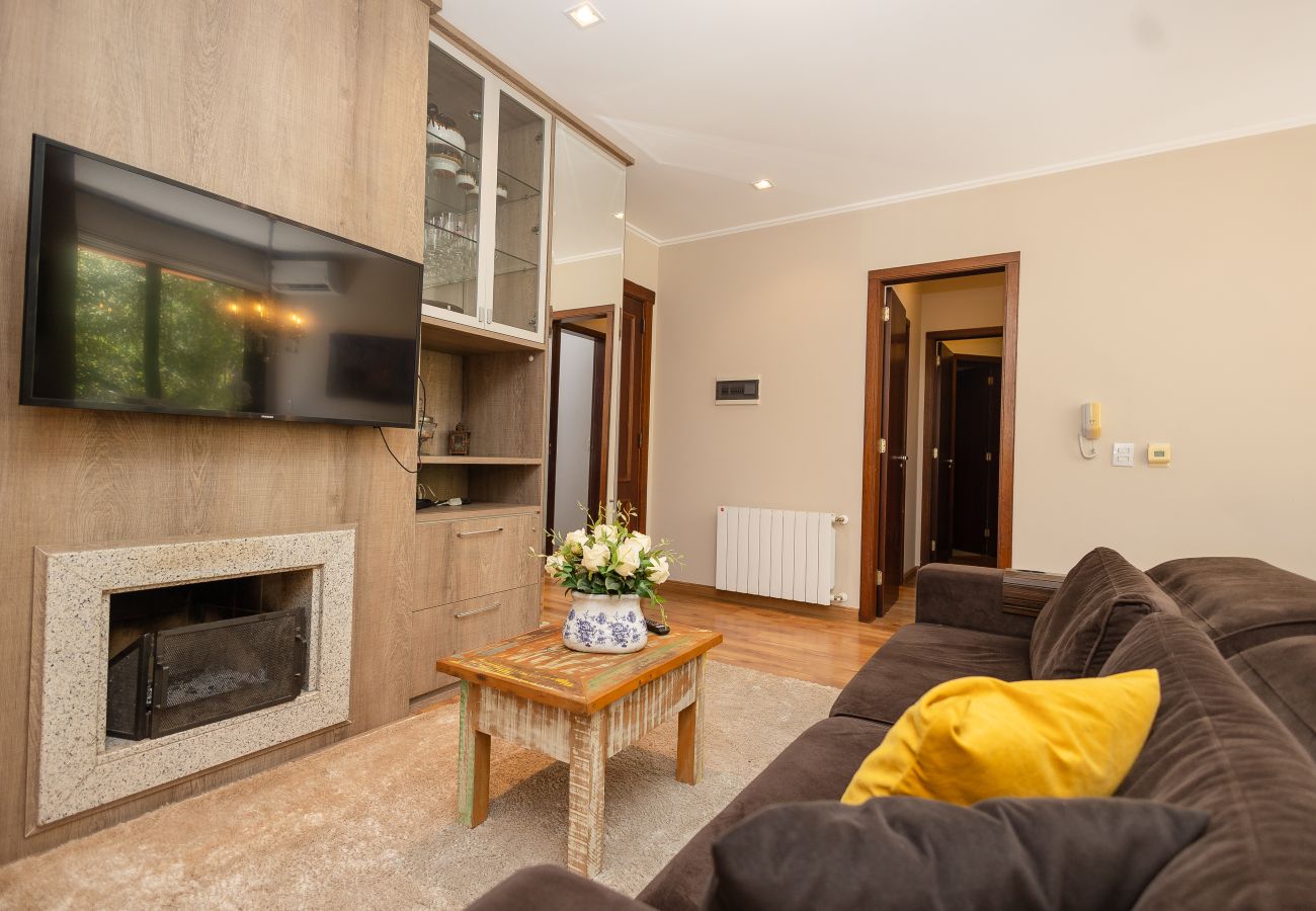 Apartamento em Gramado - Ap 2 quartos (1 suite com banheira) a 1km da R Coberta