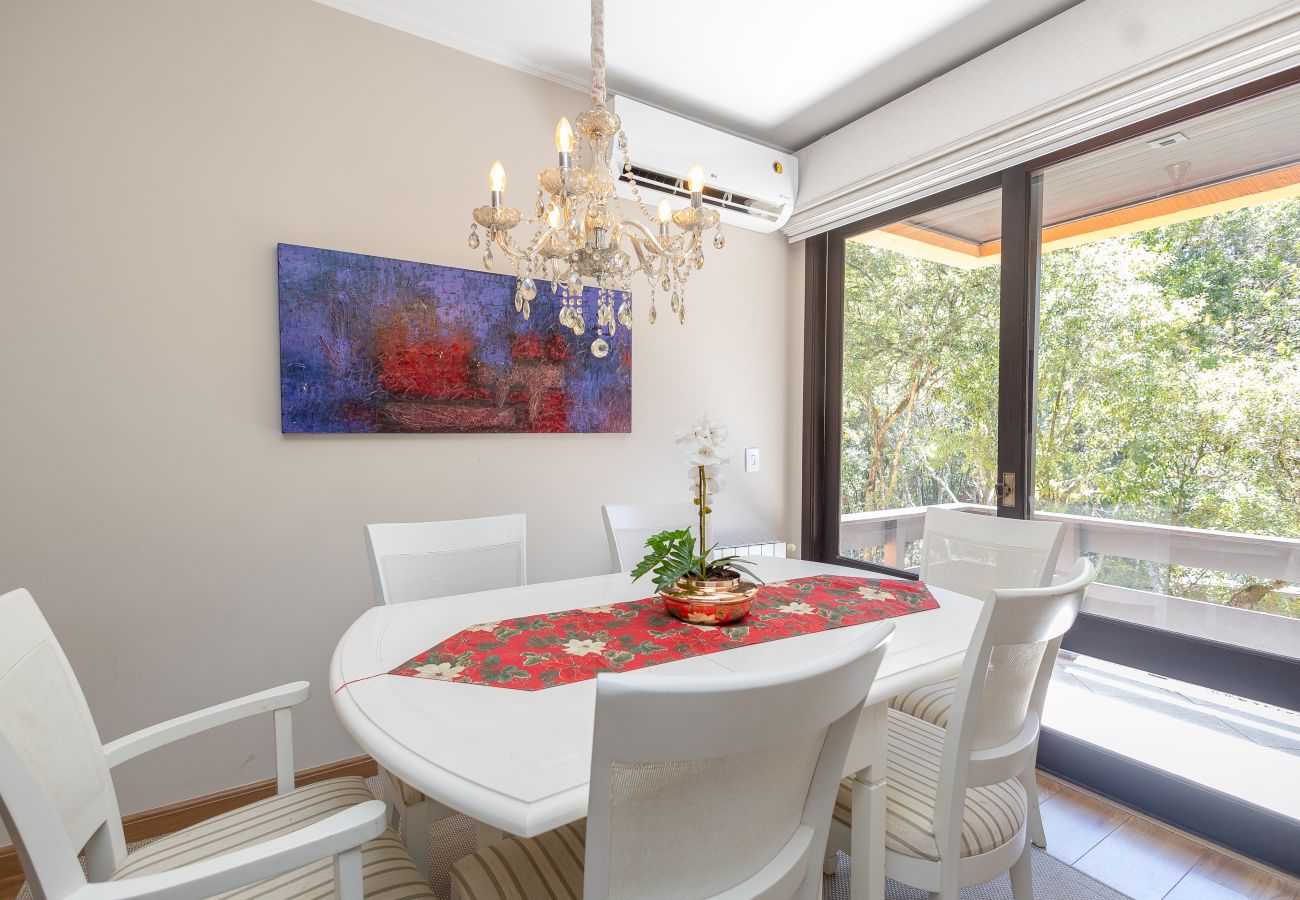 Apartamento em Gramado - Ap 2 quartos (1 suite com banheira) a 1km da R Coberta