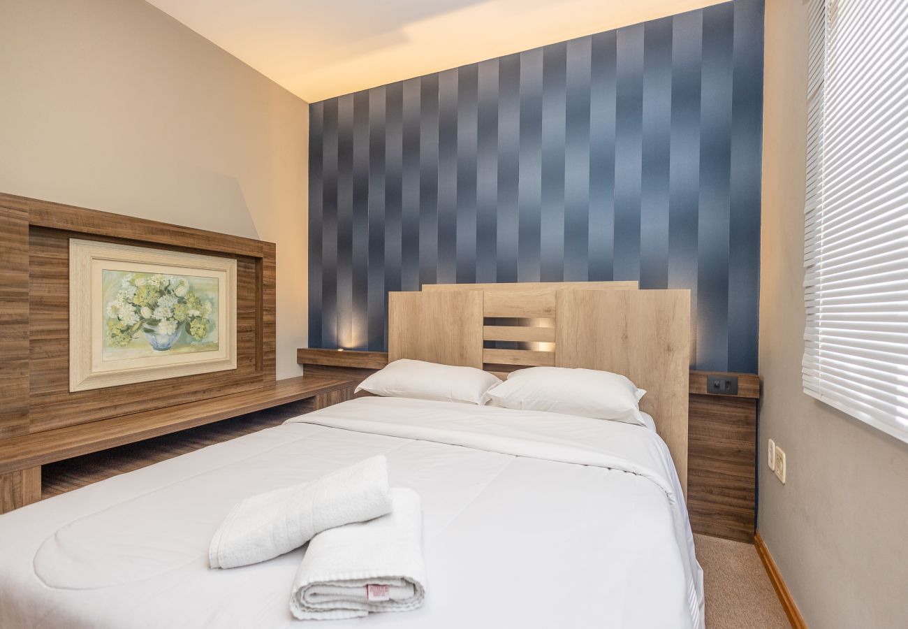 Apartamento em Gramado - Ap acolhedor na esq do Lago Joaquina (2 suites)