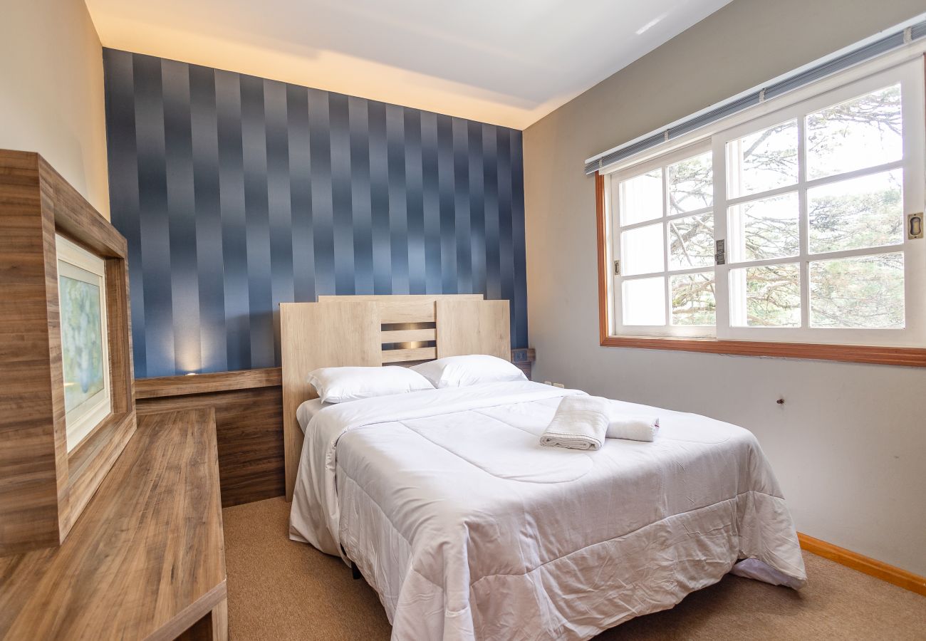 Apartamento em Gramado - Ap acolhedor na esq do Lago Joaquina (2 suites)