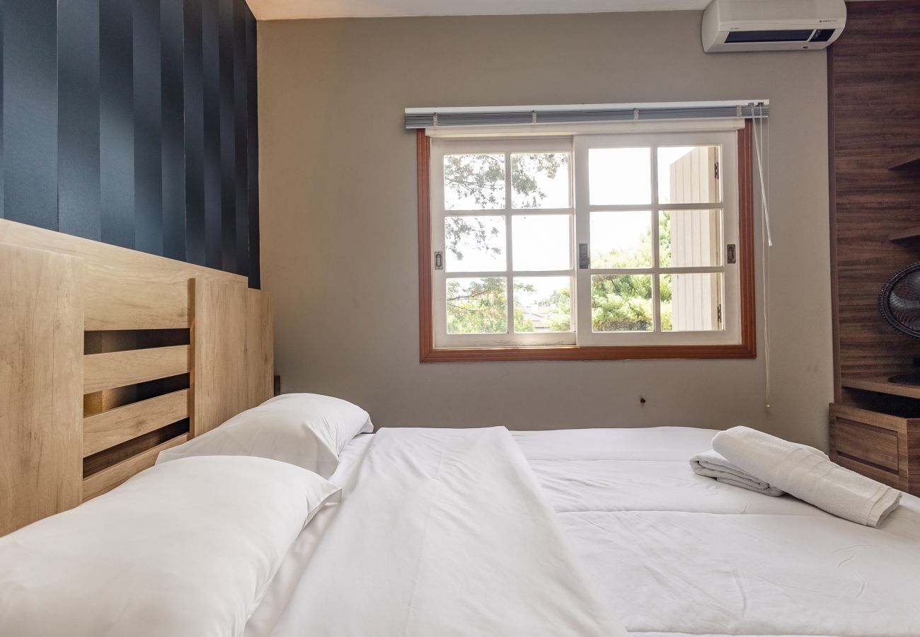 Apartamento em Gramado - Ap acolhedor na esq do Lago Joaquina (2 suites)