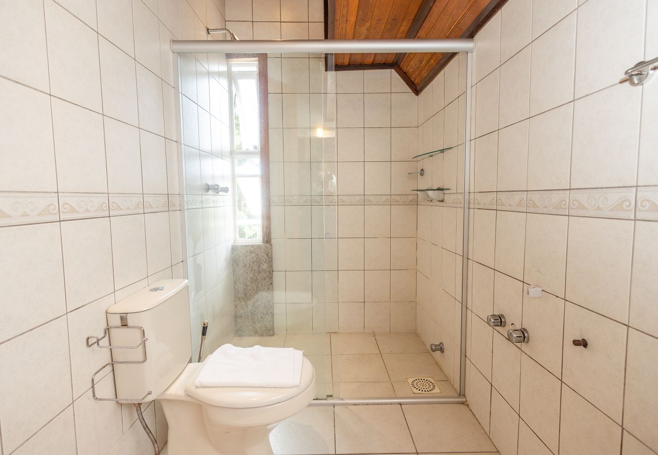 Apartamento em Gramado - Ap acolhedor na esq do Lago Joaquina (2 suites)