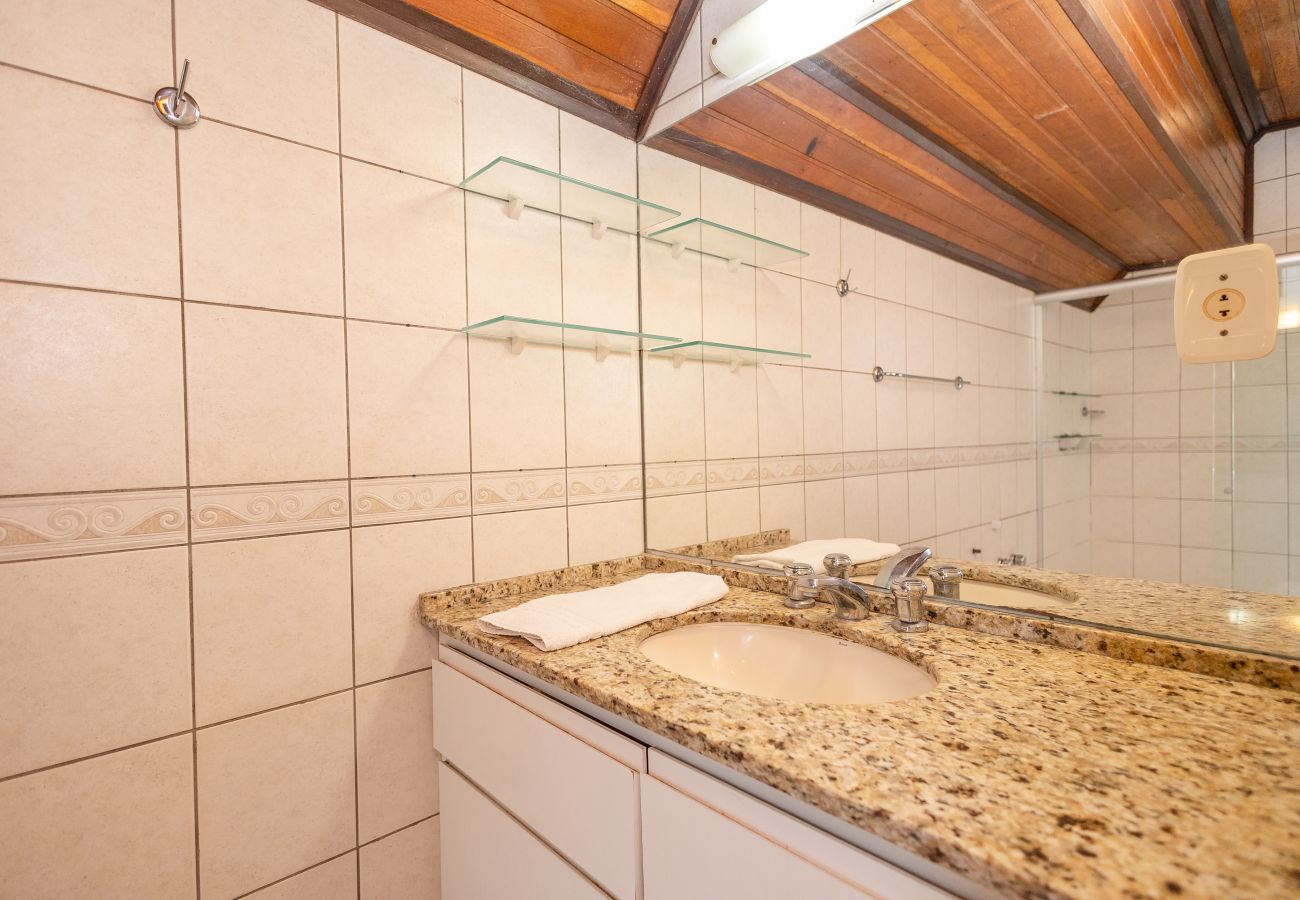 Apartamento em Gramado - Ap acolhedor na esq do Lago Joaquina (2 suites)