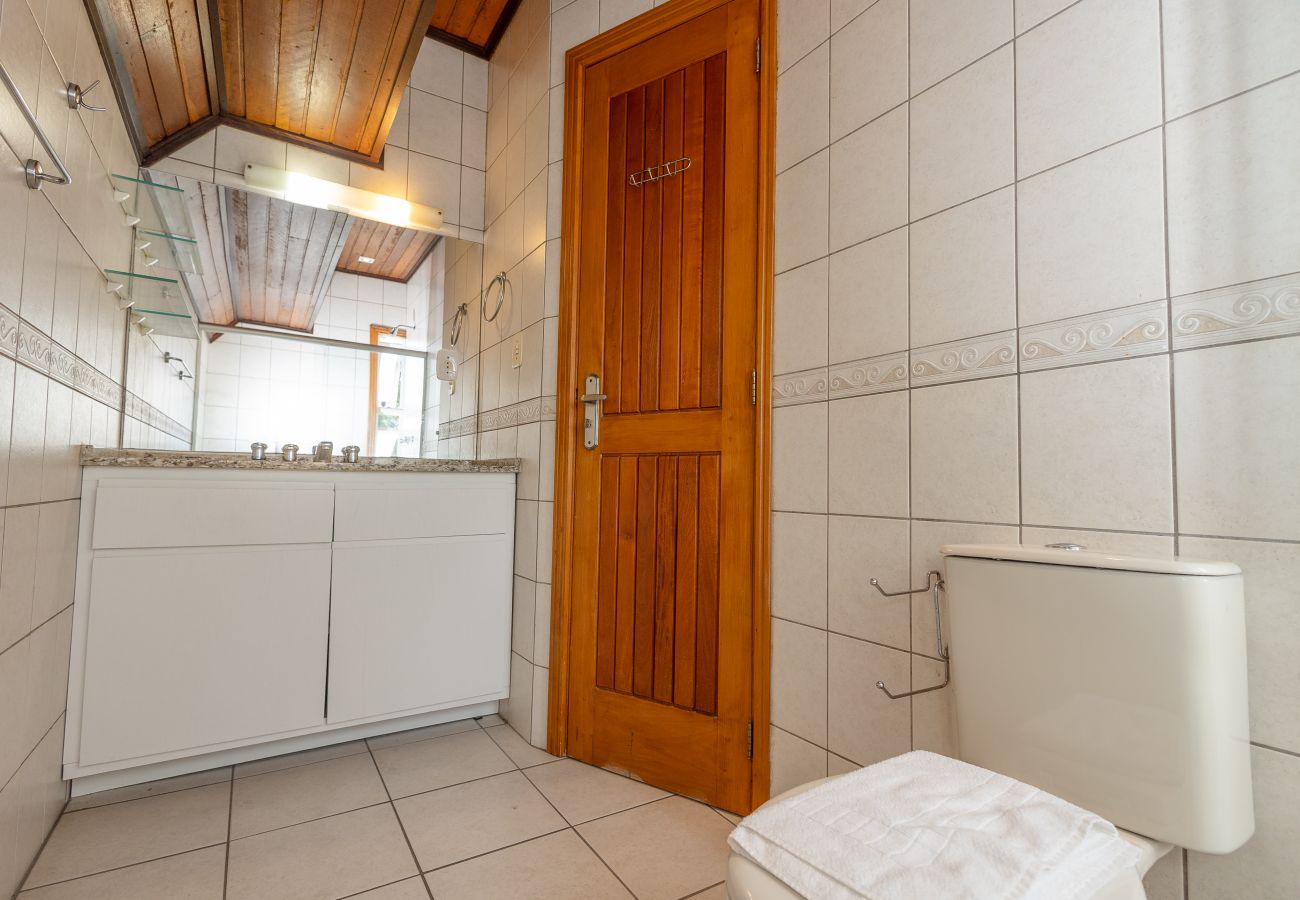 Apartamento em Gramado - Ap acolhedor na esq do Lago Joaquina (2 suites)