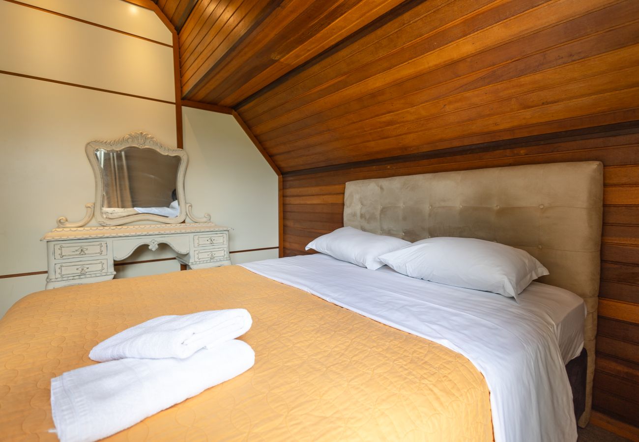 Apartamento em Gramado - Ap acolhedor na esq do Lago Joaquina (2 suites)