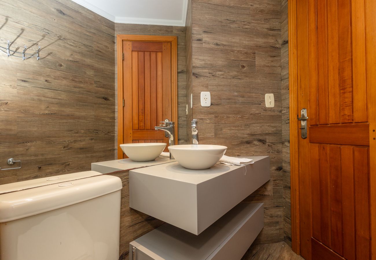 Apartamento em Gramado - Ap acolhedor na esq do Lago Joaquina (2 suites)