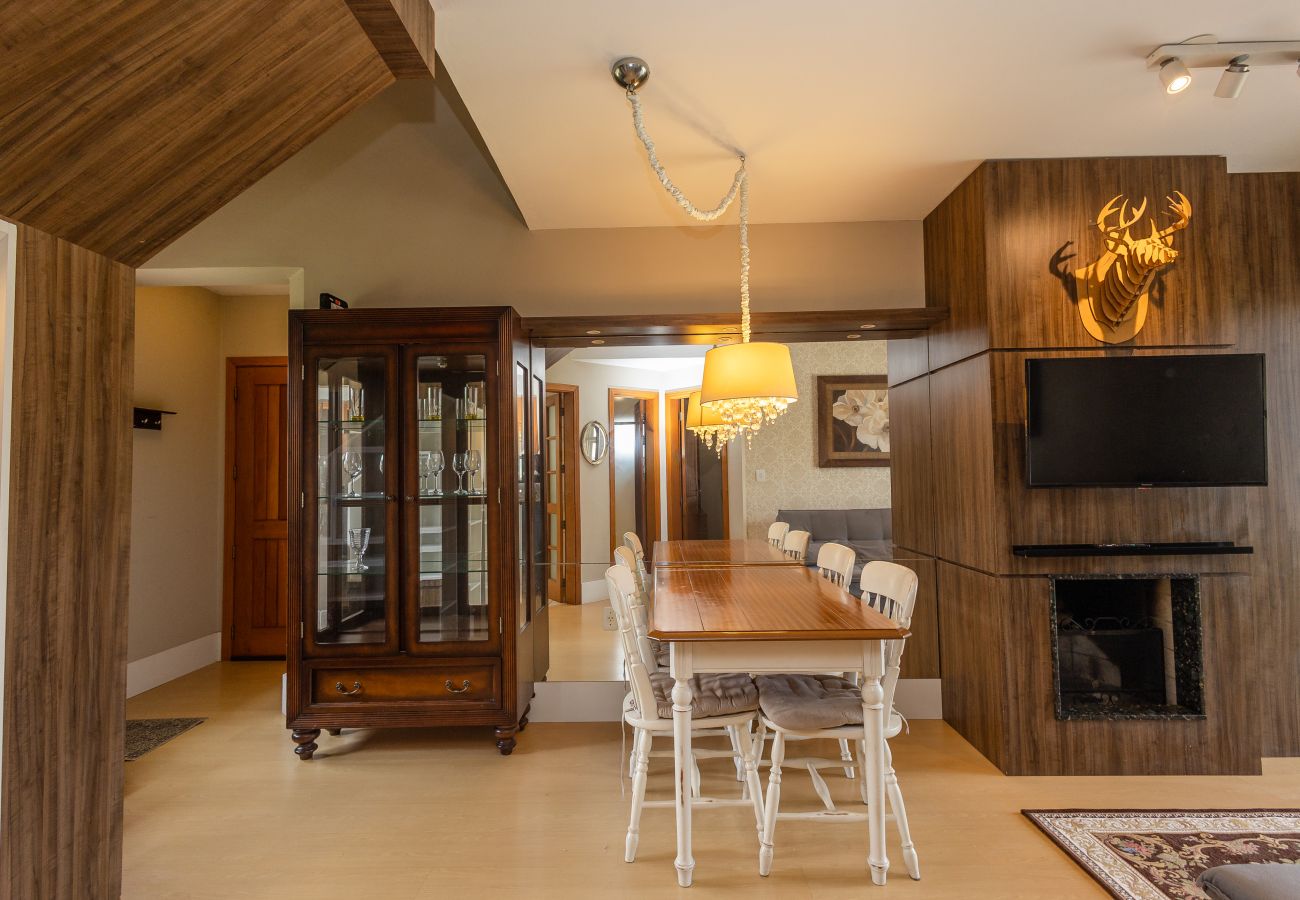 Apartamento em Gramado - Ap acolhedor na esq do Lago Joaquina (2 suites)
