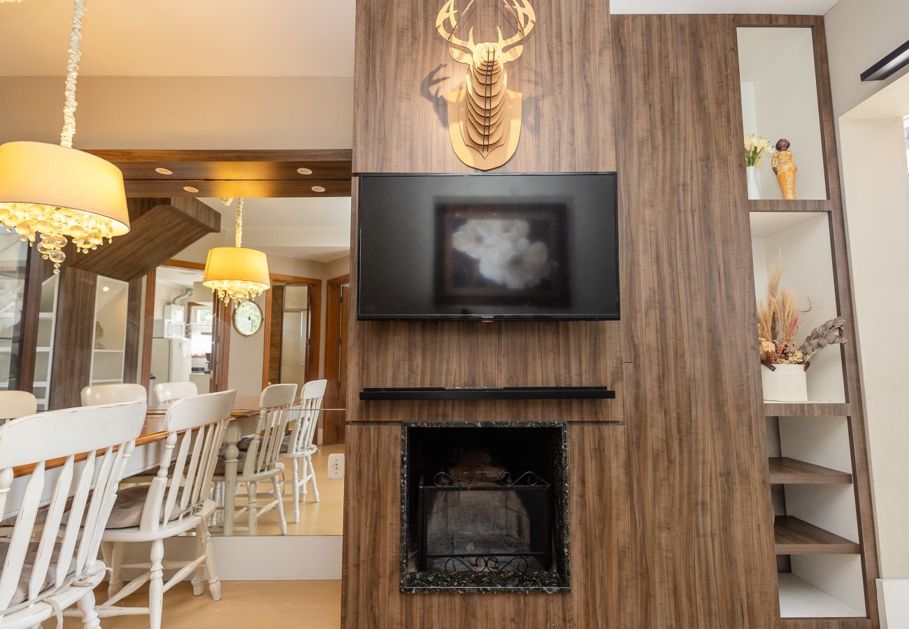 Apartamento em Gramado - Ap acolhedor na esq do Lago Joaquina (2 suites)