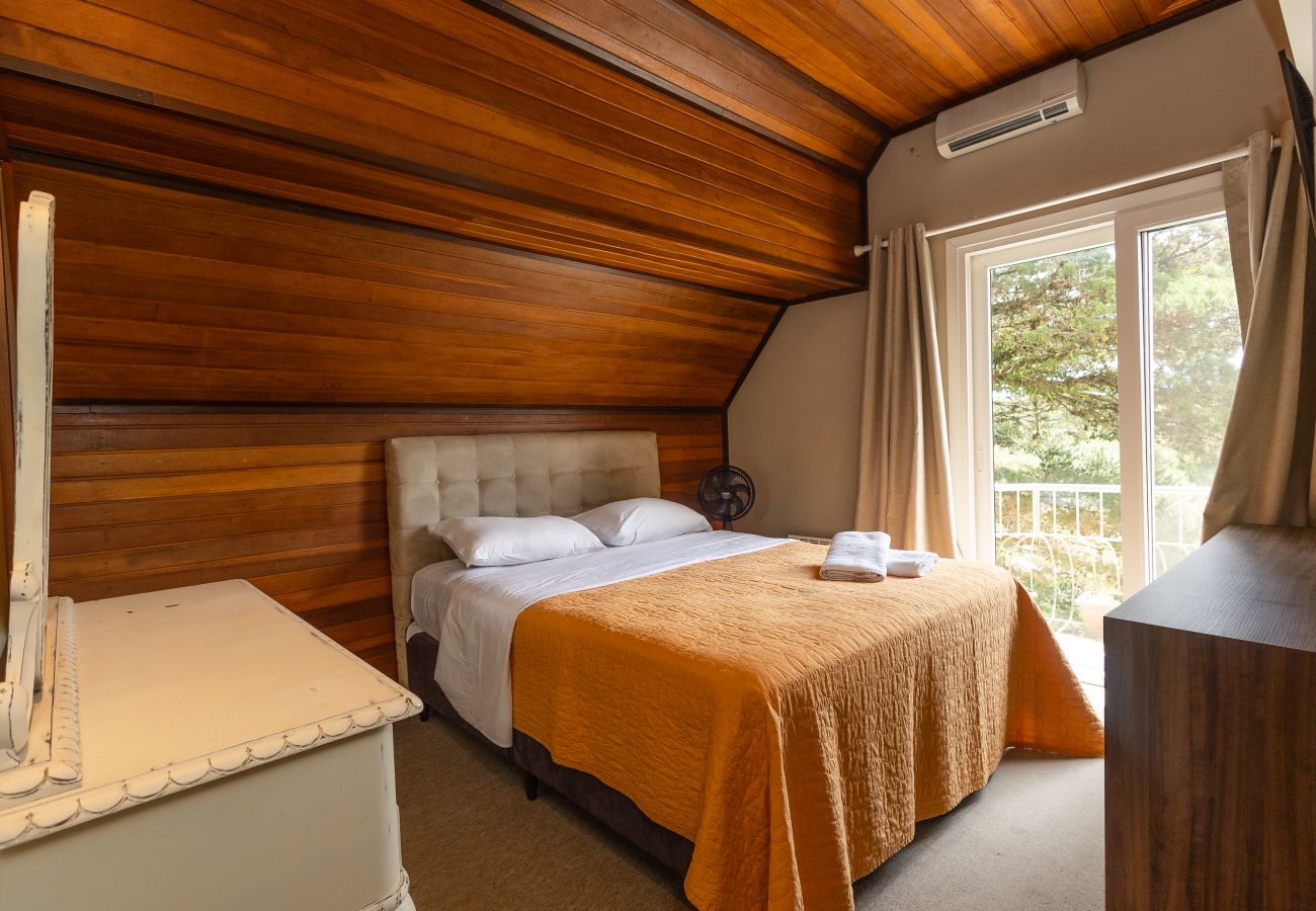 Apartamento em Gramado - Ap acolhedor na esq do Lago Joaquina (2 suites)