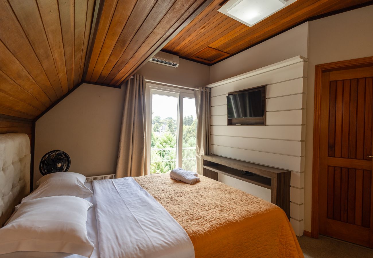 Apartamento em Gramado - Ap acolhedor na esq do Lago Joaquina (2 suites)