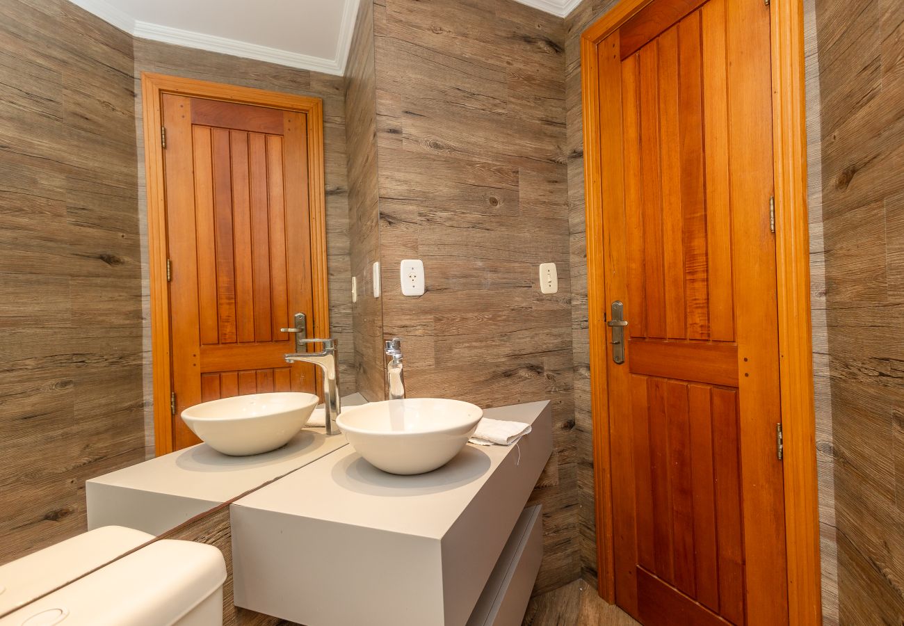 Apartamento em Gramado - Ap acolhedor na esq do Lago Joaquina (2 suites)