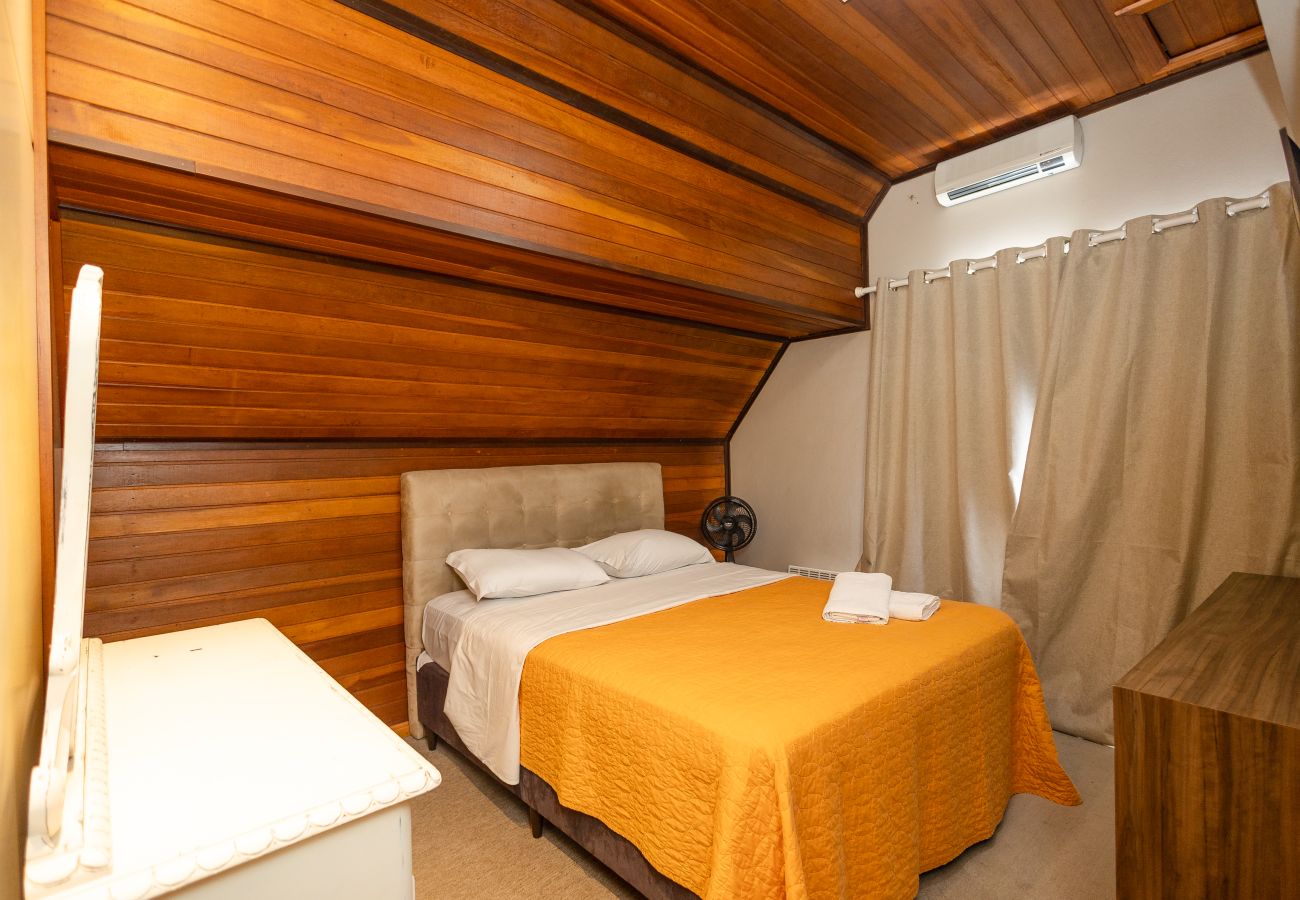 Apartamento em Gramado - Ap acolhedor na esq do Lago Joaquina (2 suites)