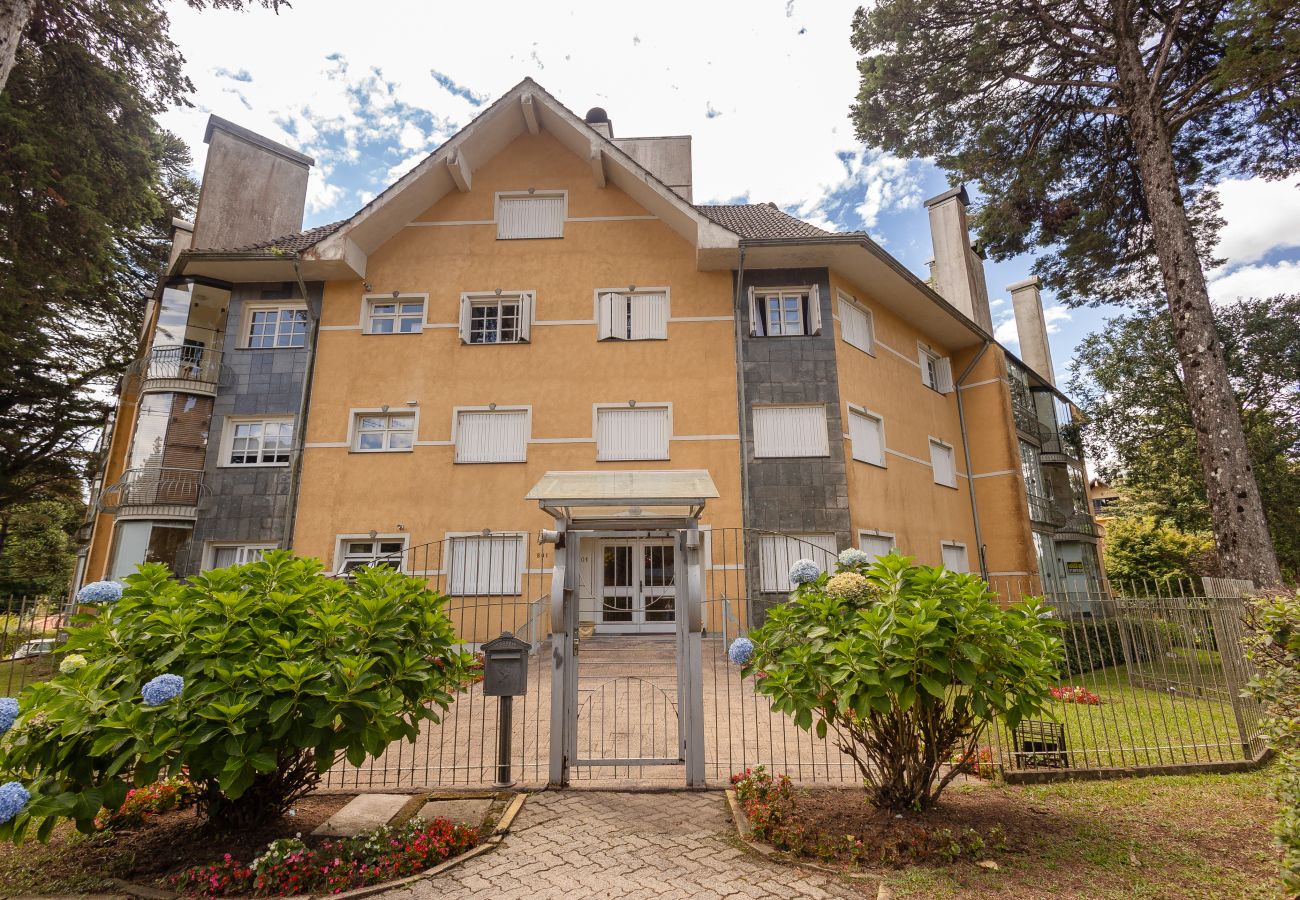 Apartamento em Gramado - Ap acolhedor na esq do Lago Joaquina (2 suites)