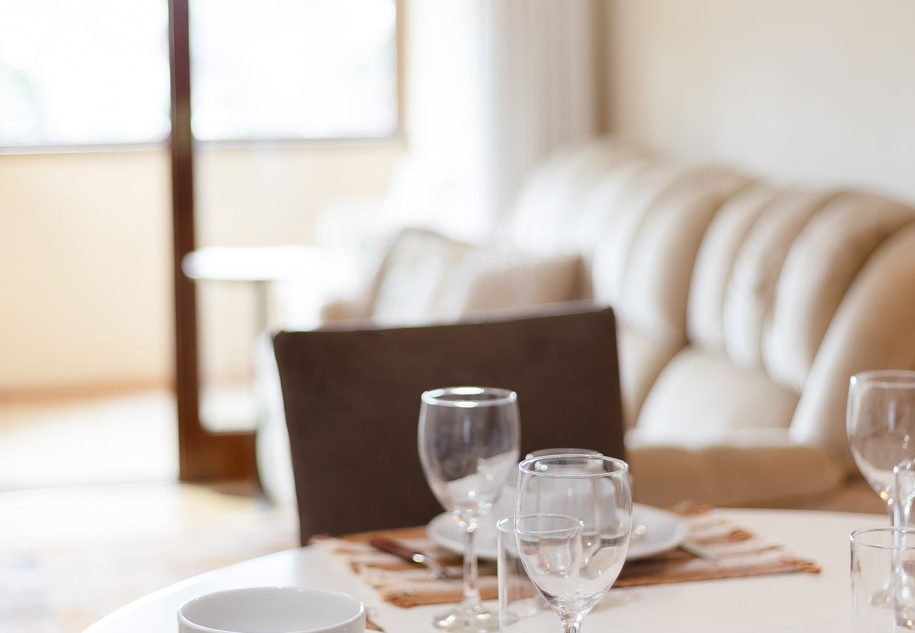 Apartamento em Gramado - Ap 3D na av Borges de Medeiros (3 banheiros, 2 vagas)