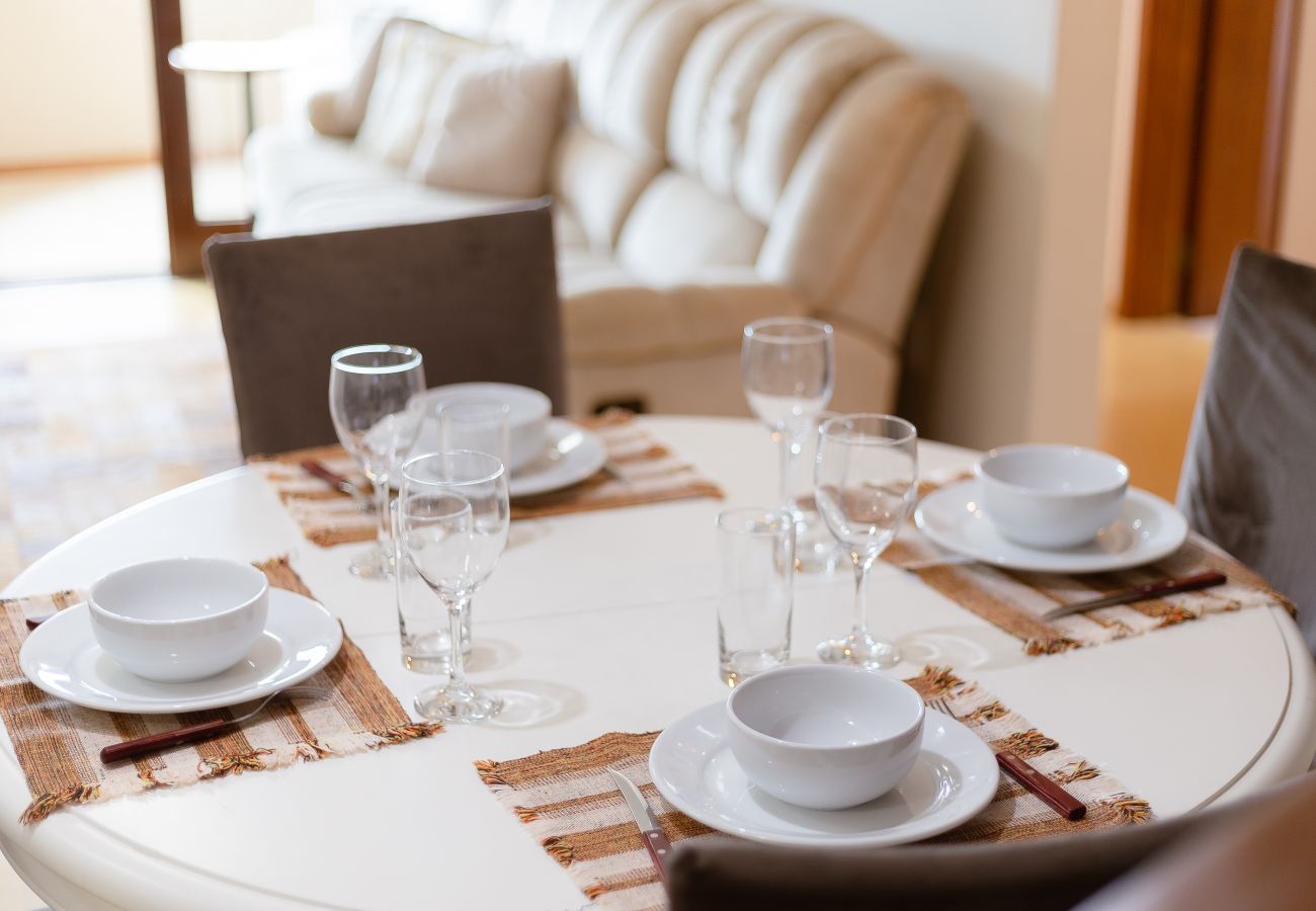 Apartamento em Gramado - Ap 3D na av Borges de Medeiros (3 banheiros, 2 vagas)