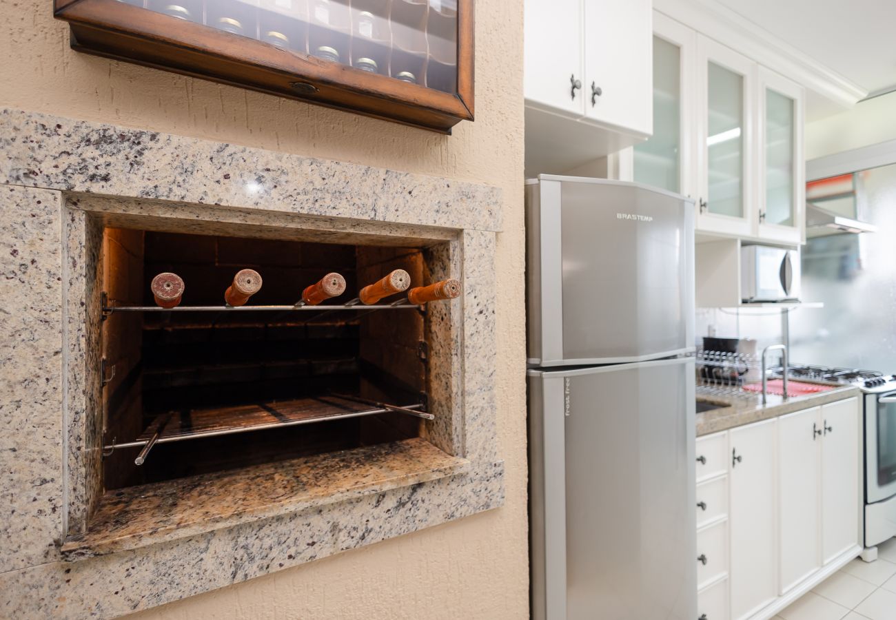 Apartamento em Gramado - Ap 3D na av Borges de Medeiros (3 banheiros, 2 vagas)