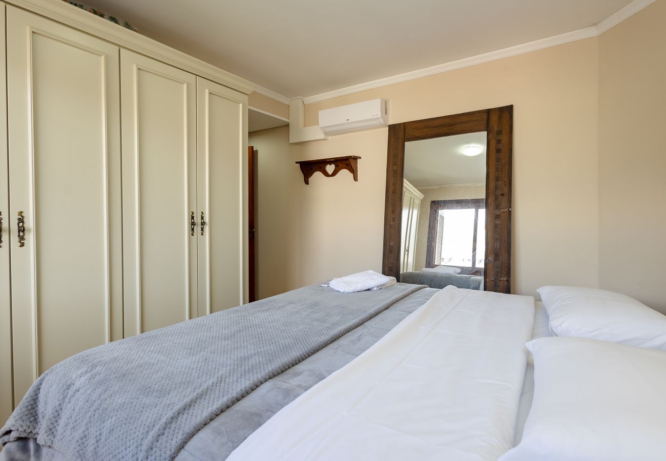 Apartamento em Gramado - Ap 3D na av Borges de Medeiros (3 banheiros, 2 vagas)