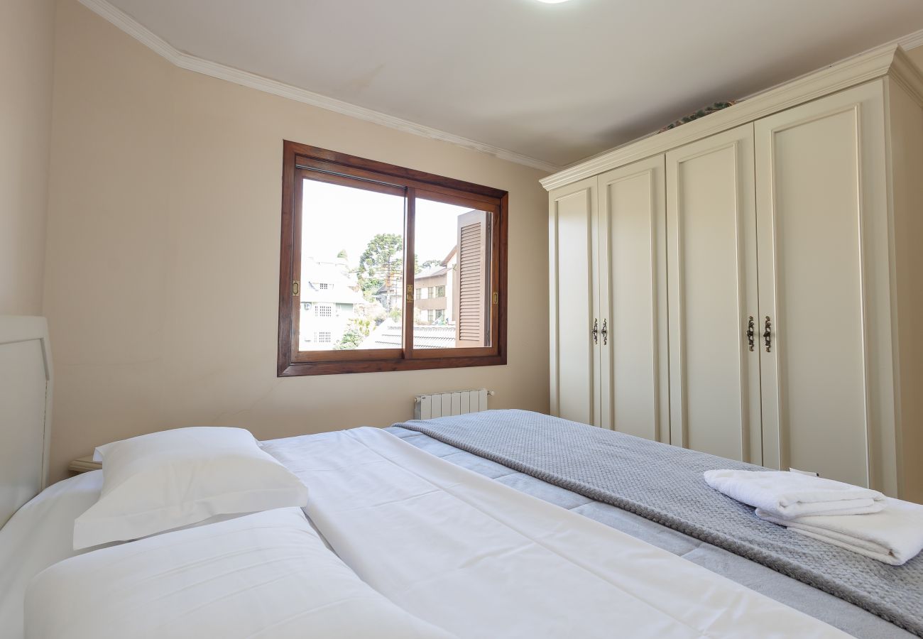 Apartamento em Gramado - Ap 3D na av Borges de Medeiros (3 banheiros, 2 vagas)