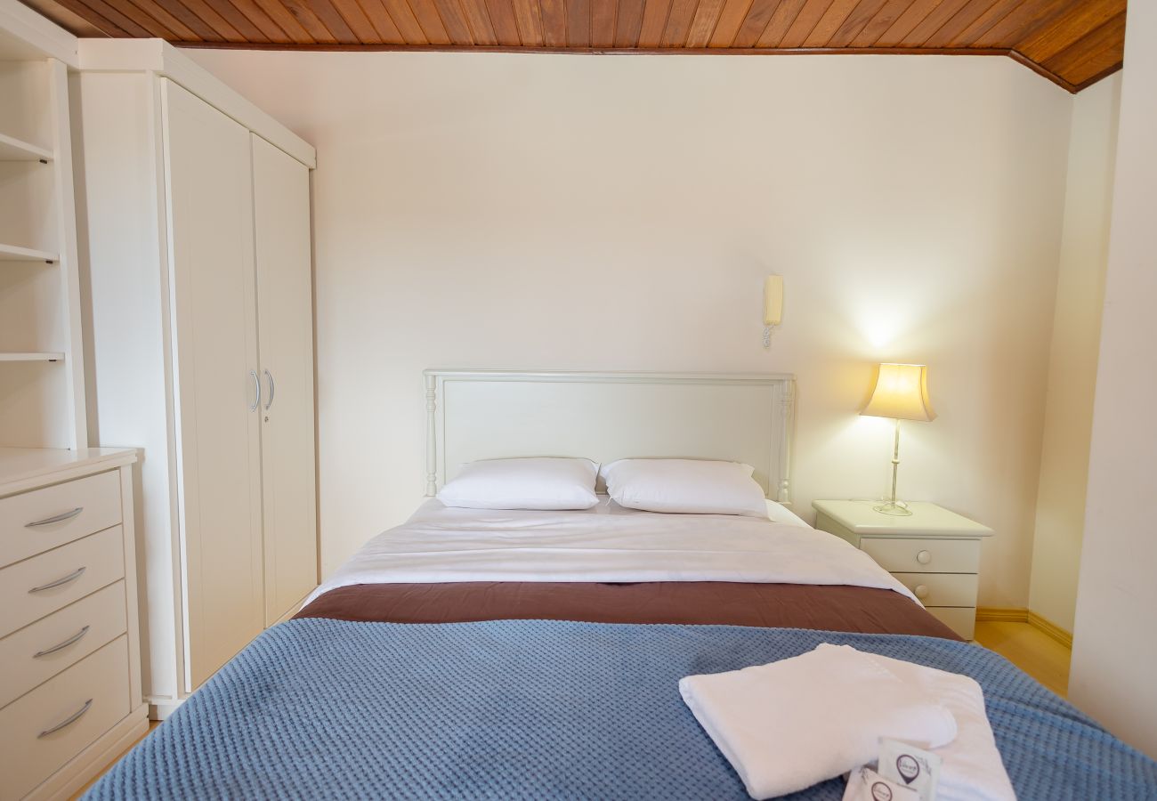 Apartamento em Gramado - Ap 3D na av Borges de Medeiros (3 banheiros, 2 vagas)