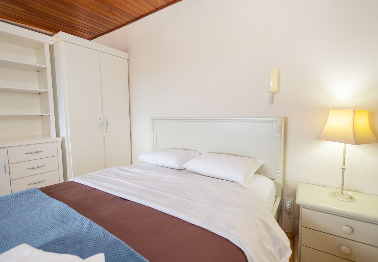 Apartamento em Gramado - Ap 3D na av Borges de Medeiros (3 banheiros, 2 vagas)