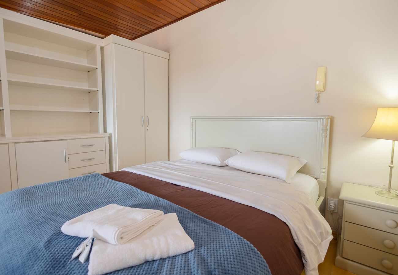 Apartamento em Gramado - Ap 3D na av Borges de Medeiros (3 banheiros, 2 vagas)