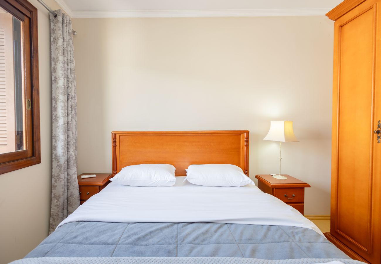 Apartamento em Gramado - Ap 3D na av Borges de Medeiros (3 banheiros, 2 vagas)