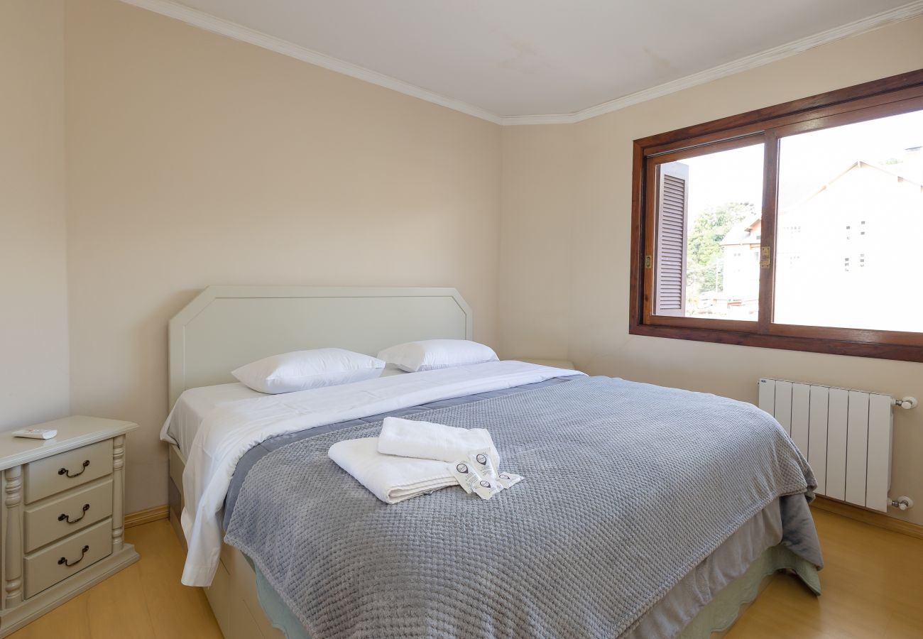 Apartamento em Gramado - Ap 3D na av Borges de Medeiros (3 banheiros, 2 vagas)