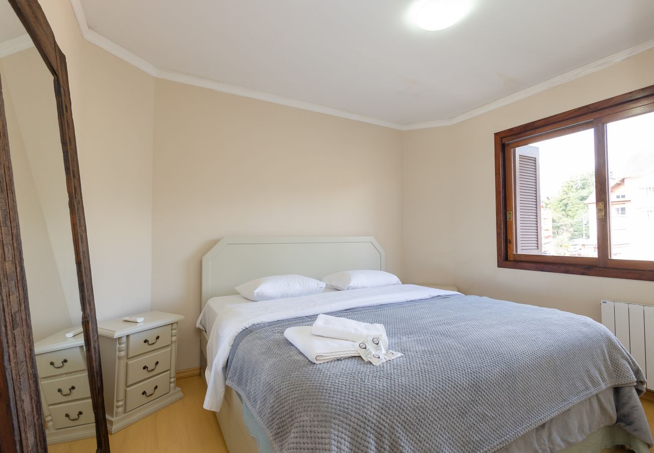 Apartamento em Gramado - Ap 3D na av Borges de Medeiros (3 banheiros, 2 vagas)