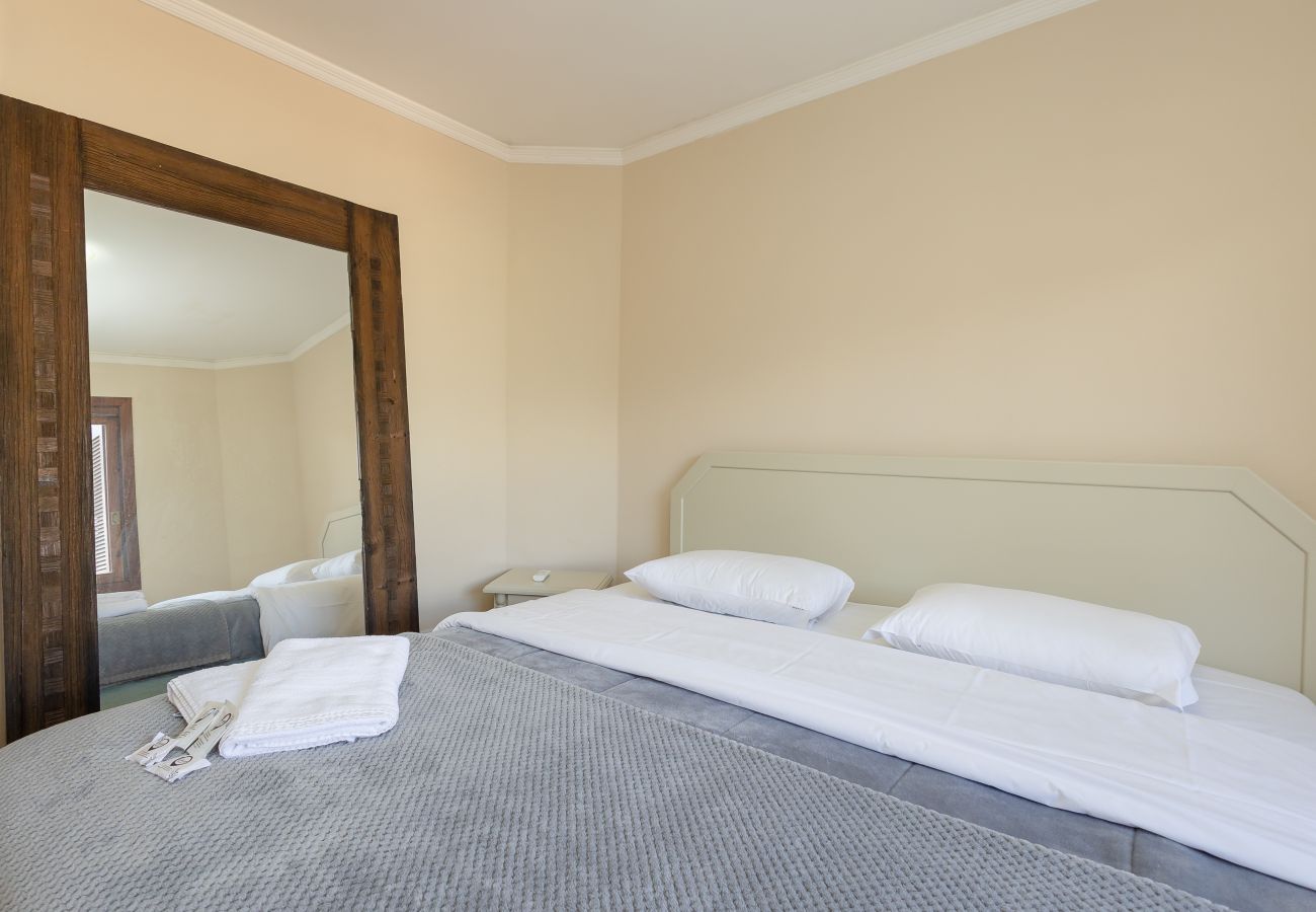 Apartamento em Gramado - Ap 3D na av Borges de Medeiros (3 banheiros, 2 vagas)