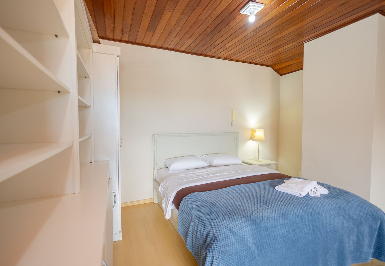 Apartamento em Gramado - Ap 3D na av Borges de Medeiros (3 banheiros, 2 vagas)