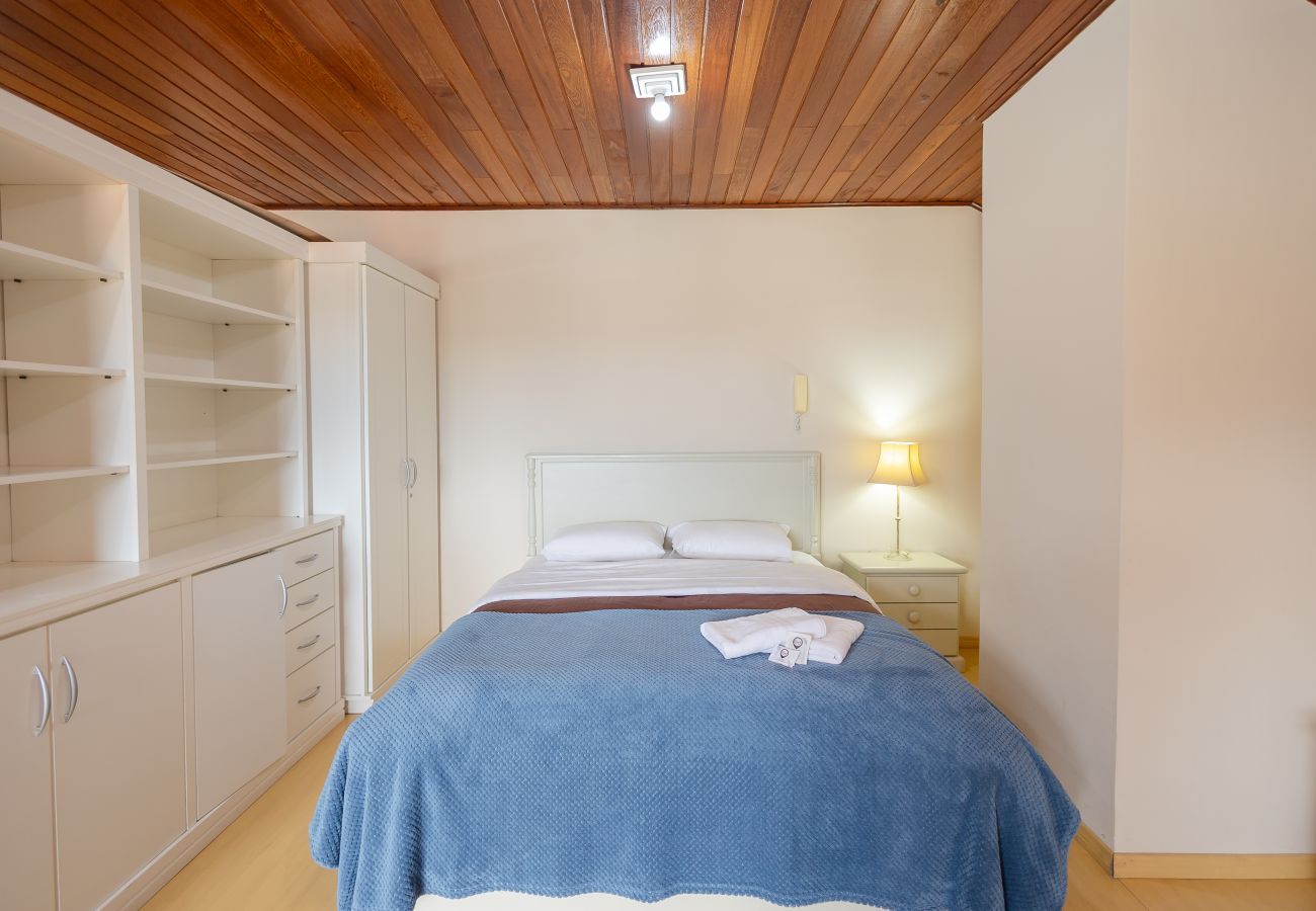 Apartamento em Gramado - Ap 3D na av Borges de Medeiros (3 banheiros, 2 vagas)